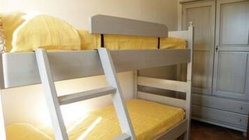 Apartment, 2 Bedrooms (Trilocal) | In-room safe, bed sheets