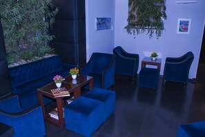 32-inch flat-screen TV with digital channels, pay films - Culture Hotel Centro Storico (Naples)