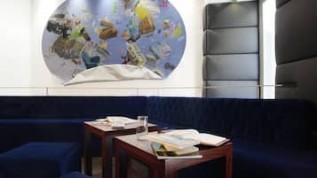 Coin salon dans le hall