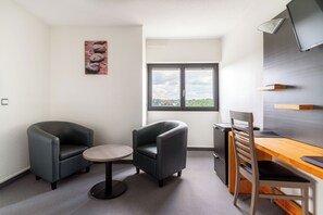 Deluxe Double Room | Living area