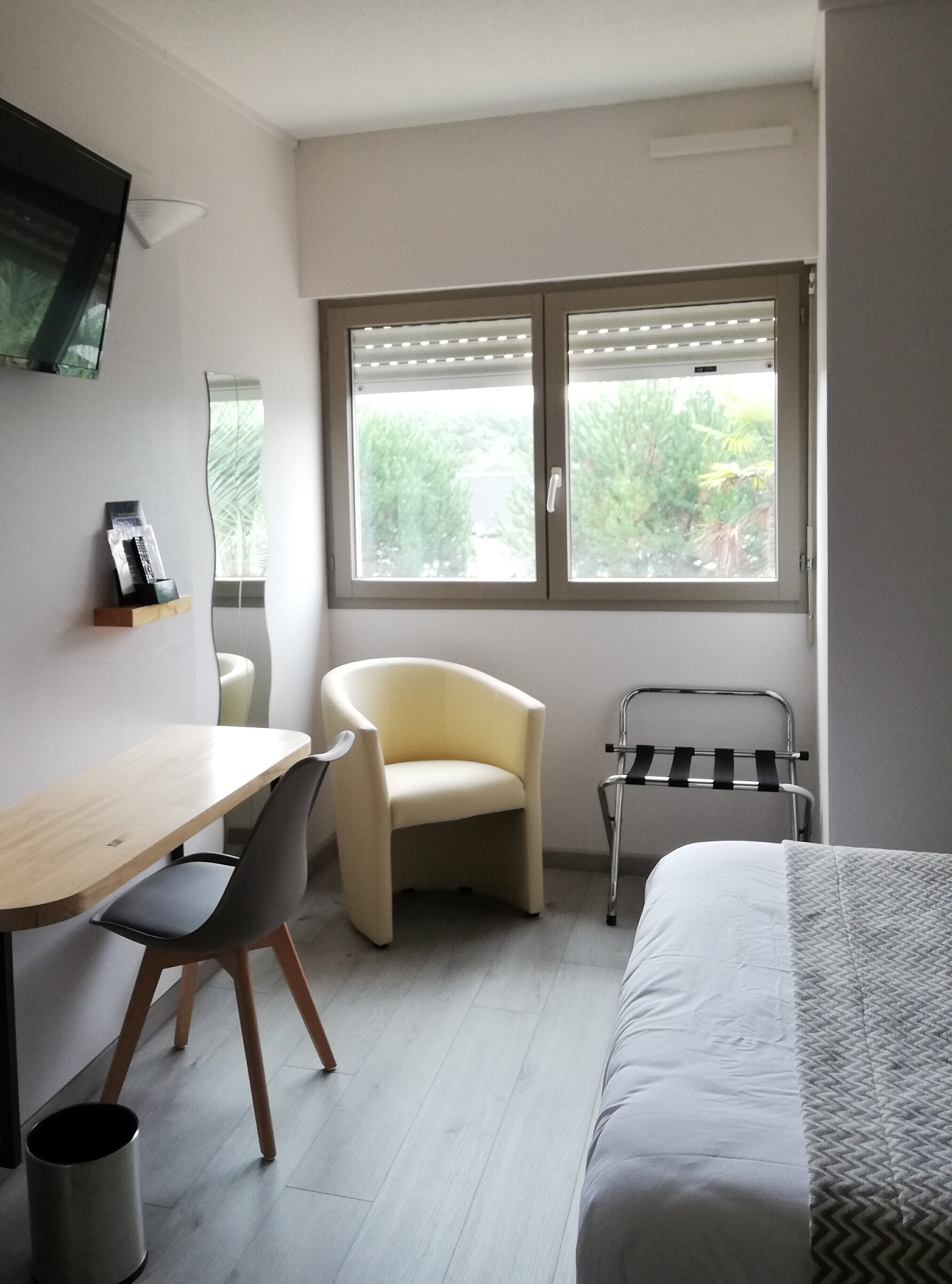 Desk, soundproofing, iron/ironing board, free WiFi