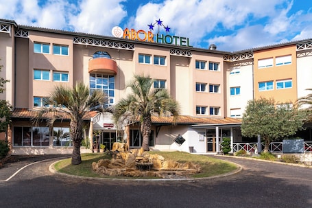Front of property. Abor Hôtel