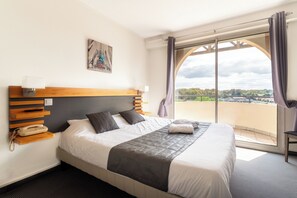 Habitación doble Deluxe | Escritorio, insonorización, tabla de planchar con plancha y wifi gratis 