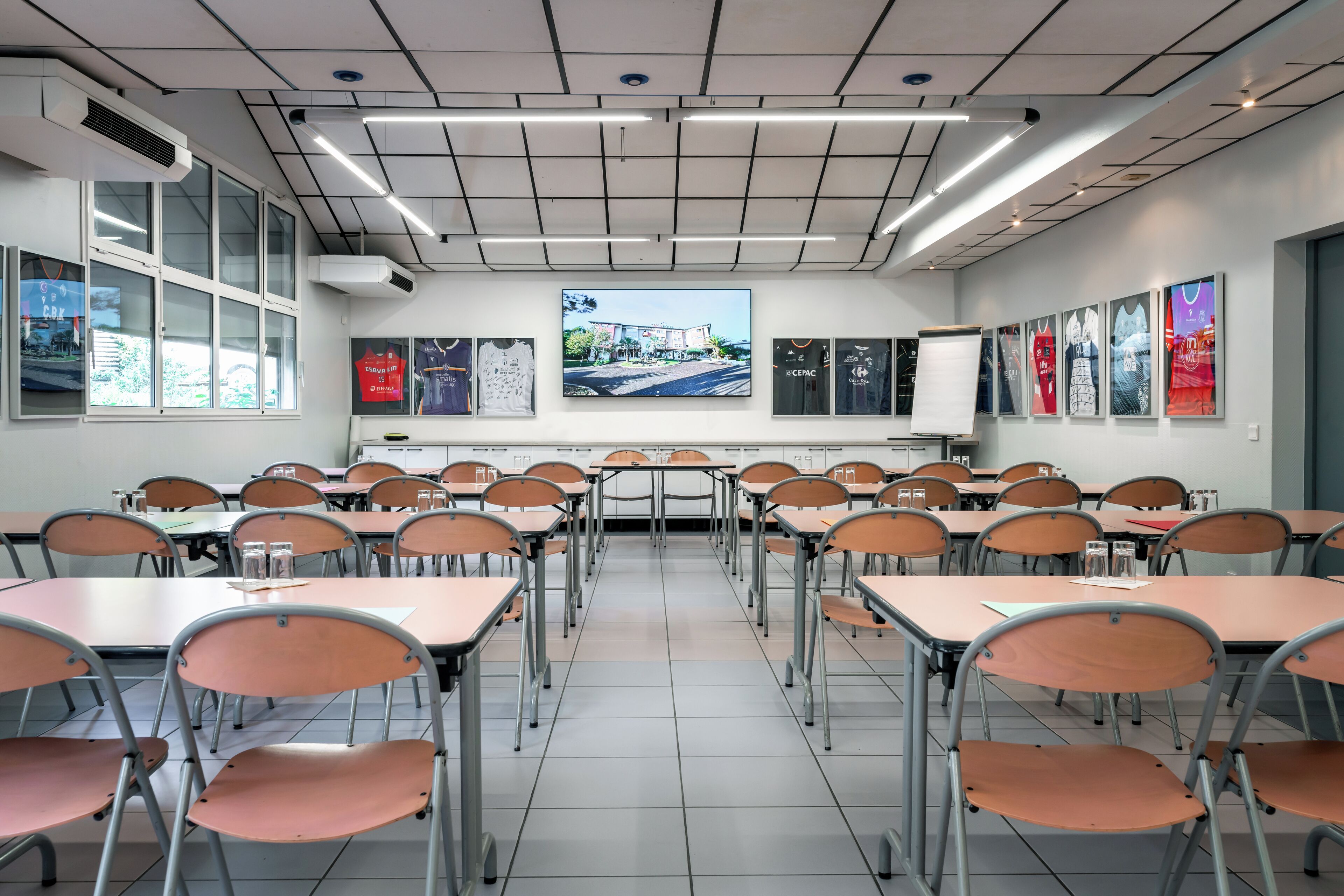 breakfast, lunch, dinner served; regional cuisine