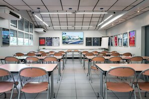 Se sirven desayunos, comidas, cenas y cocina regional 