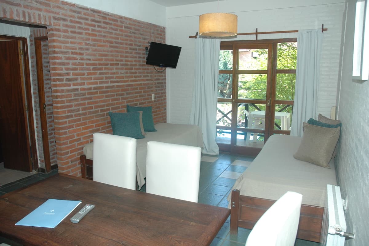 Bungalow, 2 chambres | Coin séjour