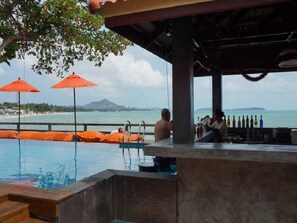 Poolside bar - Bhundhari Chaweng Beach Resort Koh Samui (Koh Samui)
