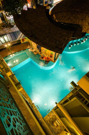 2 kolam renang outdoor