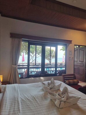 Bungalow, pemandangan samudra (Seaside) | Minibar, brankas, meja kerja, dan setrika/meja setrika