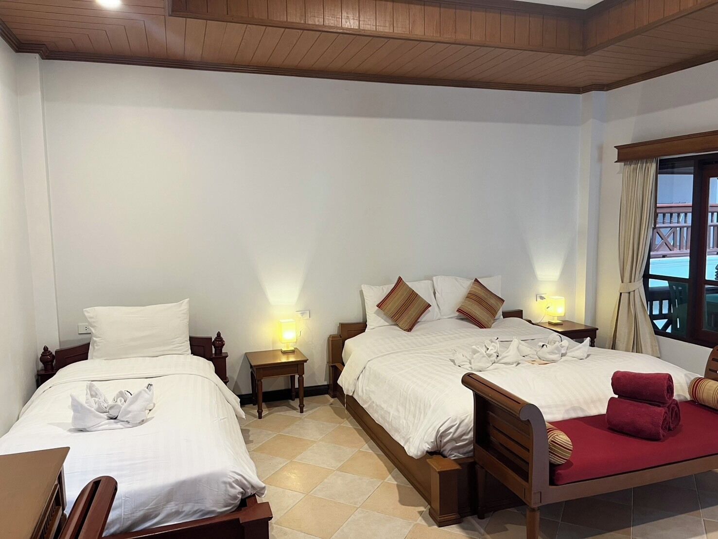 Room | Minibar, in-room safe, desk, iron/ironing board