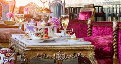 Museum Apartment Hotel, Independent Collection by EVT