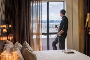 客房内保险箱、办公桌、熨斗/熨衣板、免费 WiFi