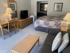 Suite, 1 très grand lit et 1 canapé-lit | Coin séjour