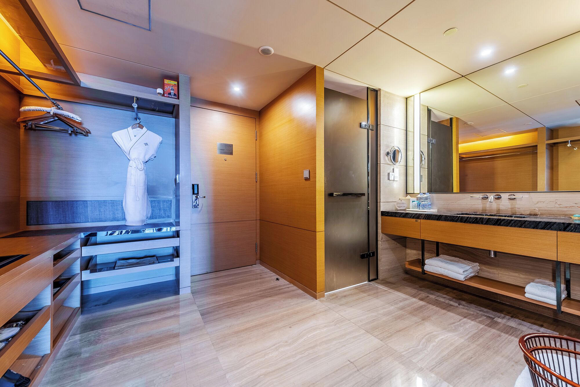 deluxe twin room, ocean view | 1 bedroom, premium bedding, down duvets, minibar