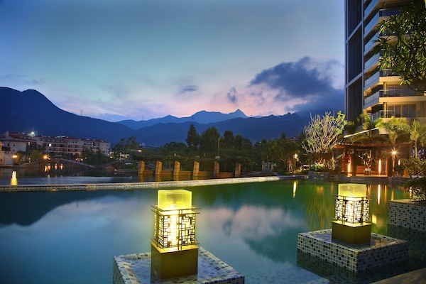 Indoor pool, outdoor pool