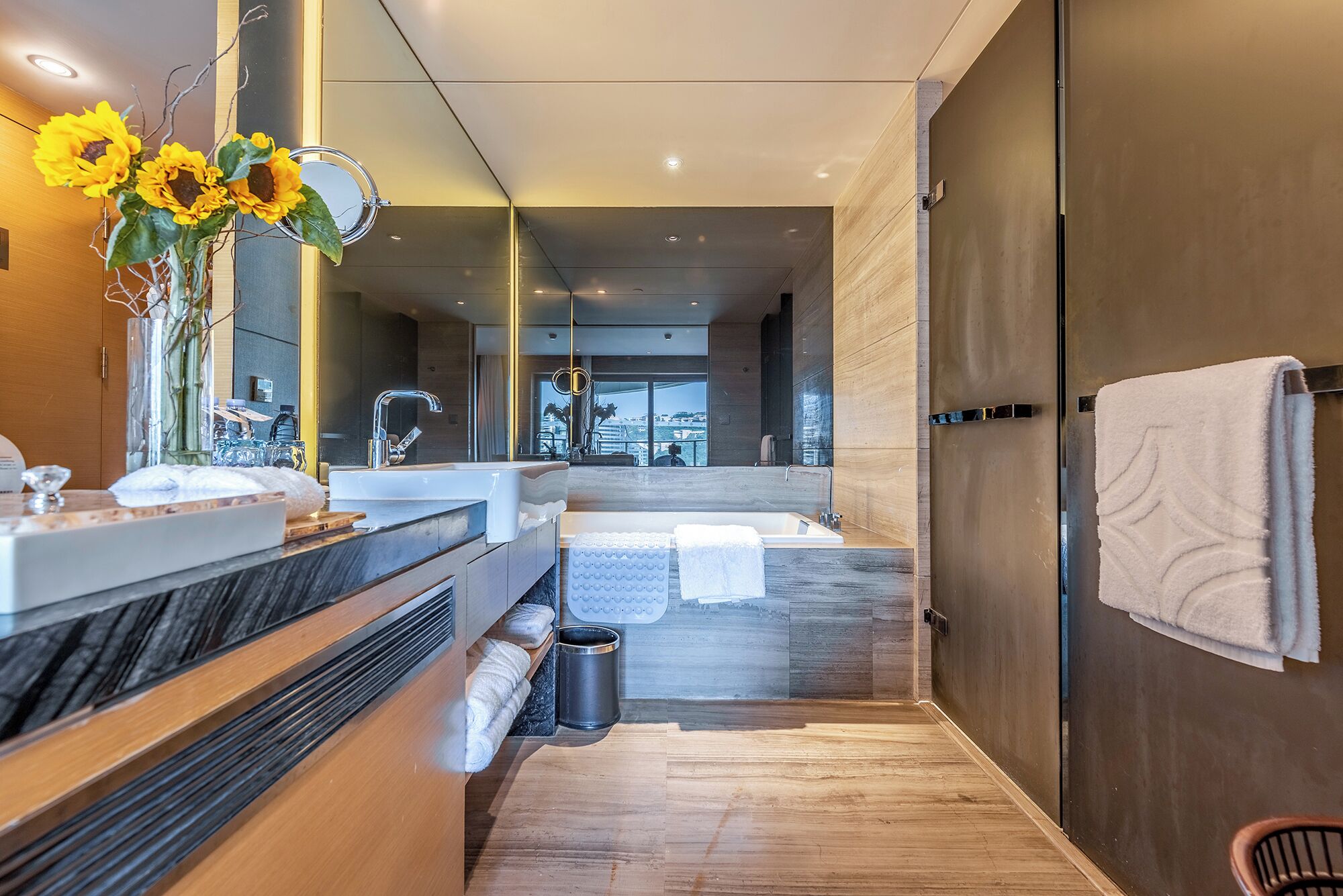 superior king room | bathroom | combined shower/bathtub, deep-soaking bathtub, rainfall showerhead