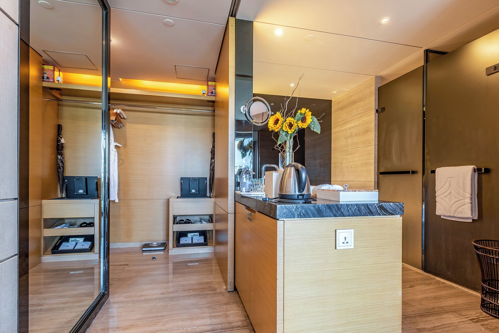 superior king room | 1 bedroom, premium bedding, down duvets, minibar