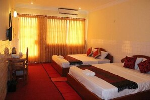 Camas com colchões pillow-top, frigobar, individualmente decorados