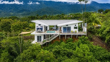 Premium Villa | Free WiFi, bed sheets