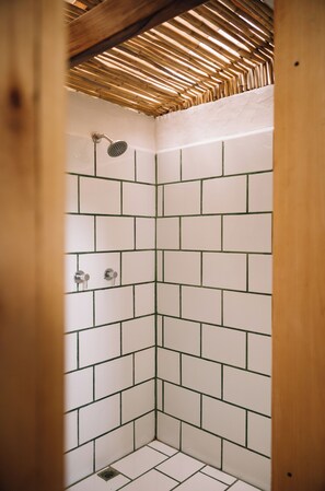 Family Studio Suite, Private Bathroom | Bathroom | Shower, towels - Hotel Isla Verde (Santa Cruz La Laguna)