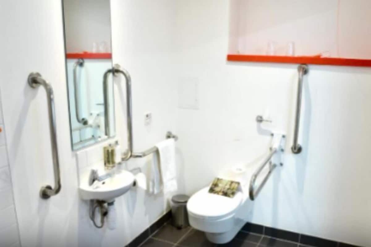 Ducha, artículos de tocador gratuitos, secador de pelo, toallas
