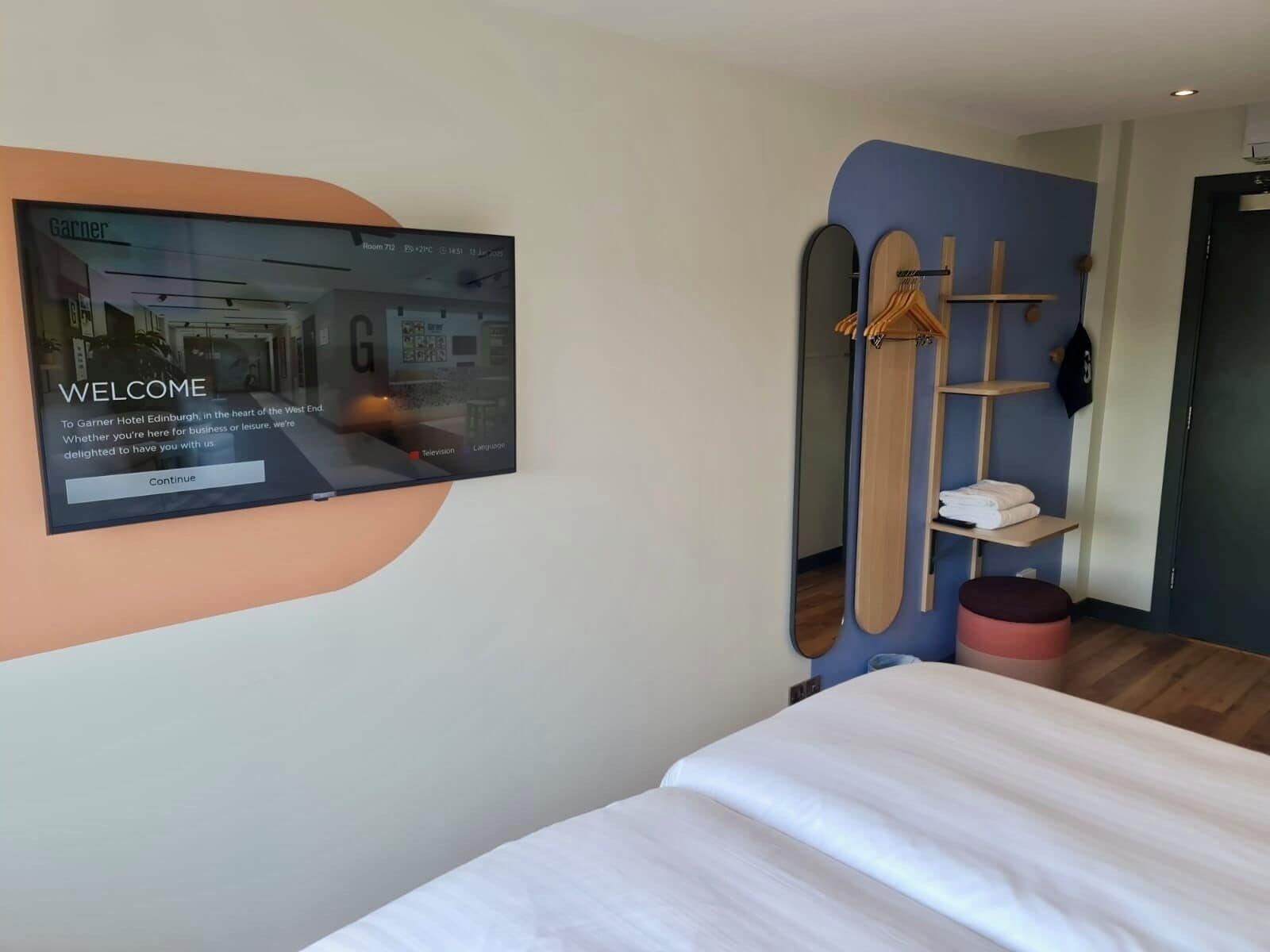 WiFi (free), bed sheets