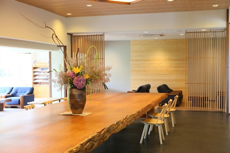 Lobby sitting area. Ito Kowakien
