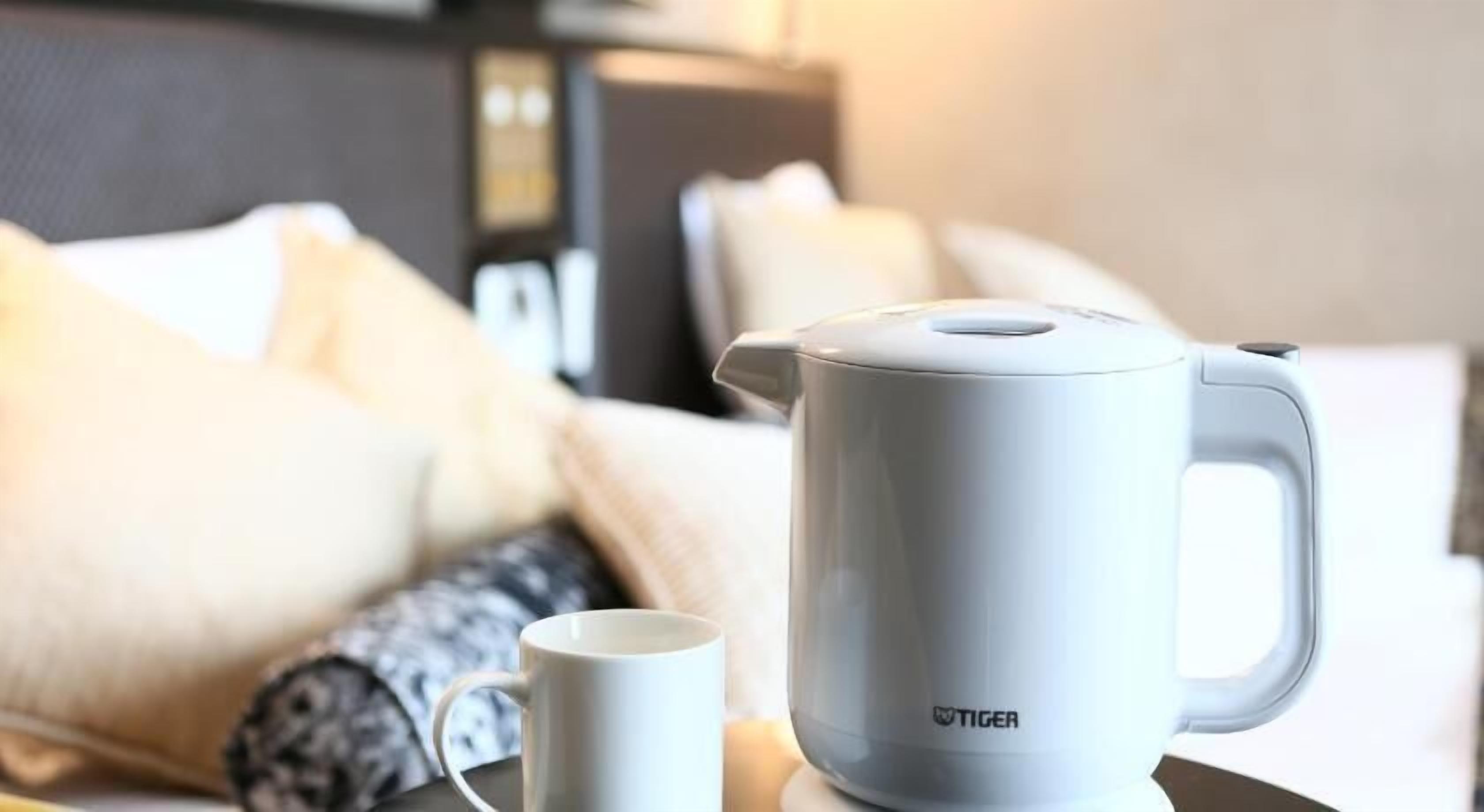 Kopi dan/atau alat penyeduh kopi