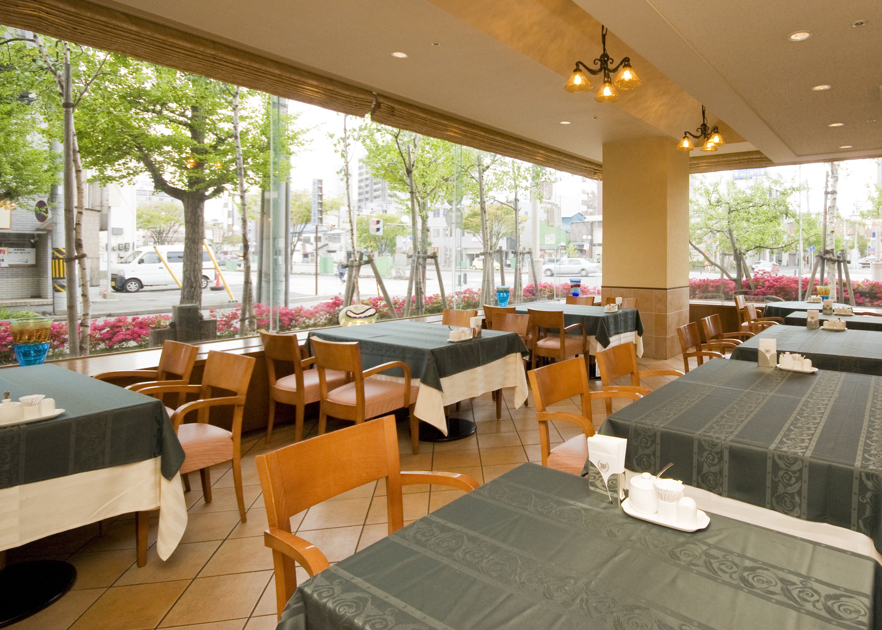 daily buffet breakfast (jpy 1300 per person)