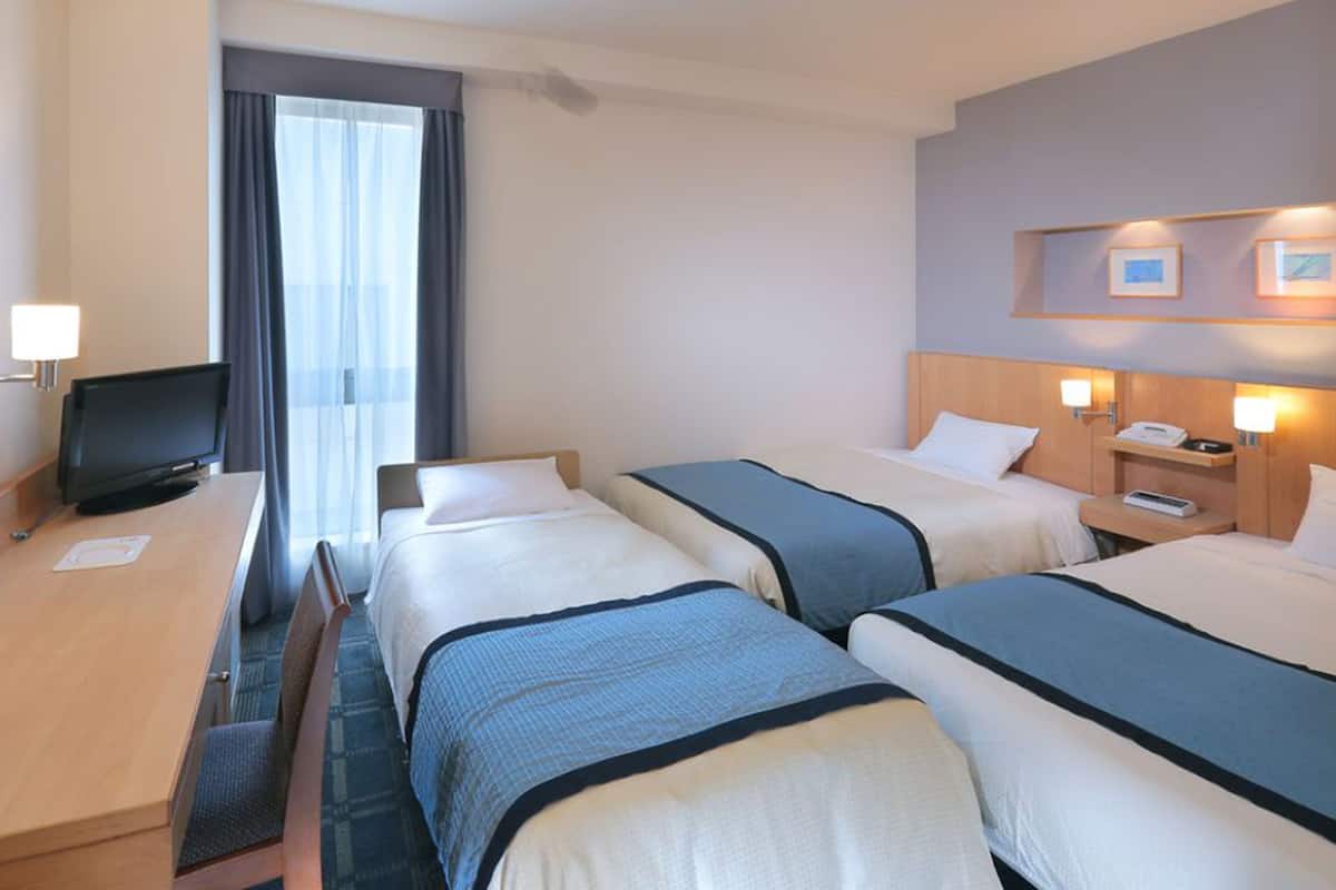 Schreibtisch, Verdunkelungsvorhänge, schallisolierte Zimmer
