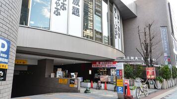 Self-parking (surcharge) 1300.00 per stay