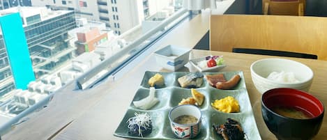 Alimentos y bebidas