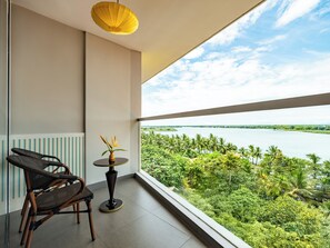 Premier Deluxe River View | Ban công