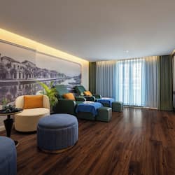 Salas de tratamiento para parejas, sauna y tina de hidromasaje