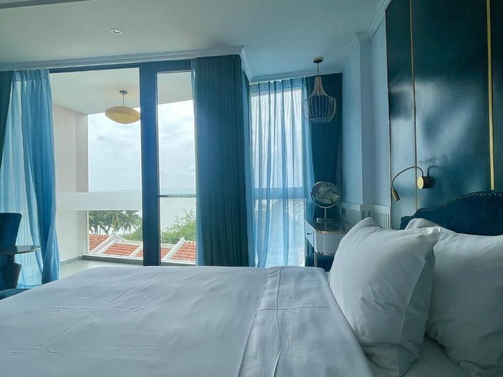Down duvets, minibar, in-room safe, desk
