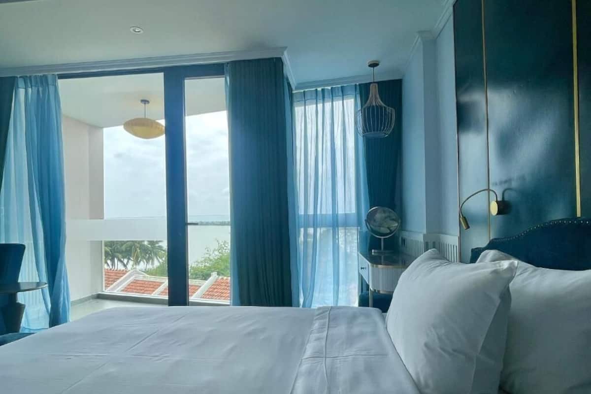Down duvets, minibar, in-room safe, desk
