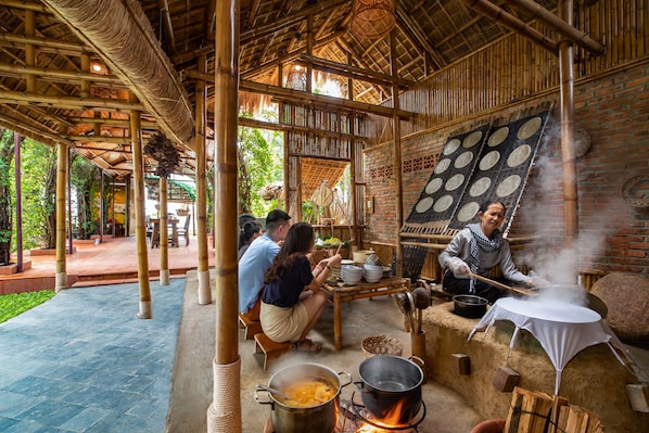 2 restaurantes, café da manhã, culinária internacional