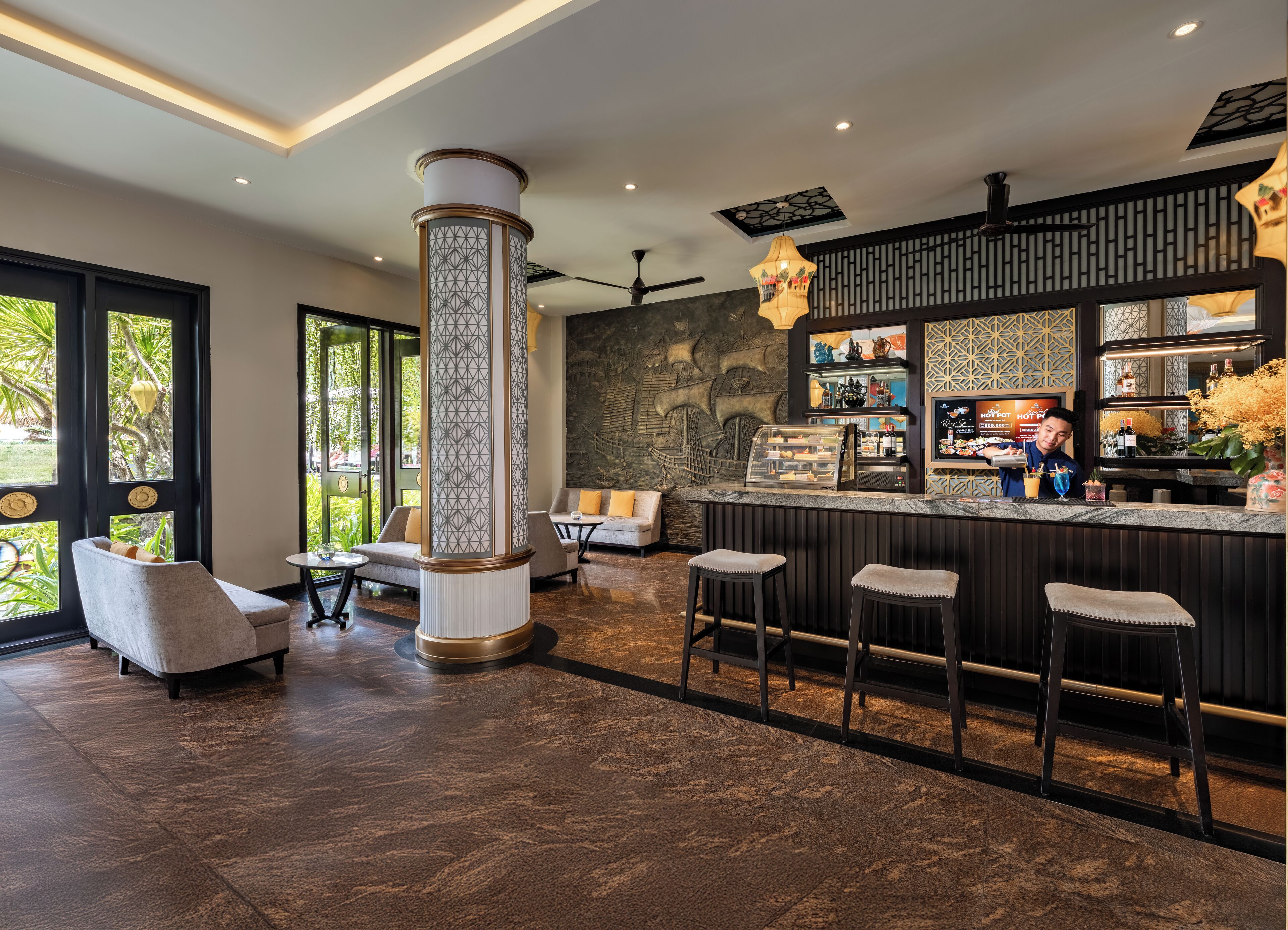 2 bars/lounges, rooftop bar