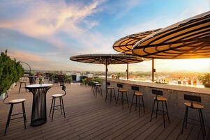 2 bars/lounges, rooftop bar
