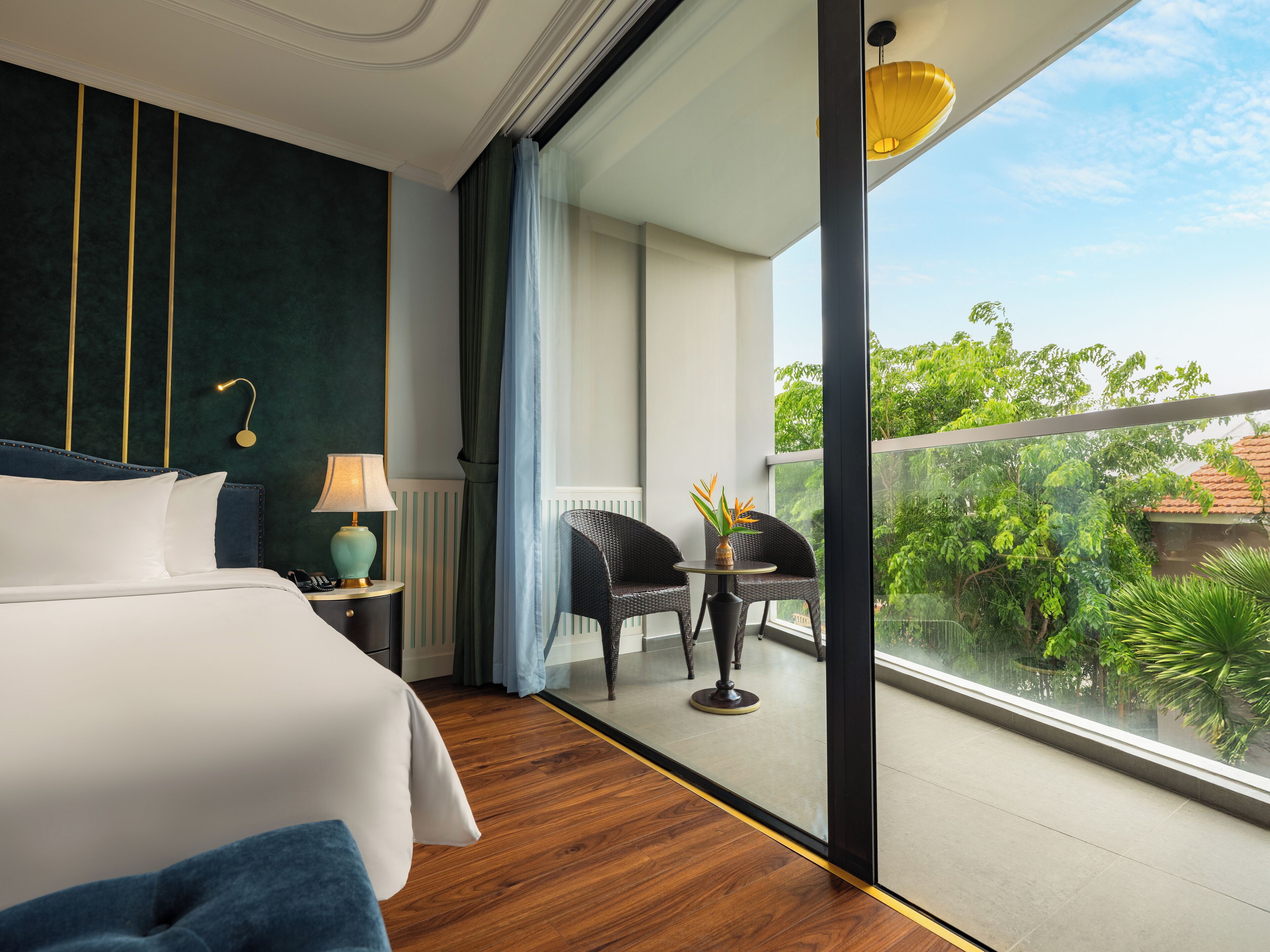 premier deluxe garden view | balcony