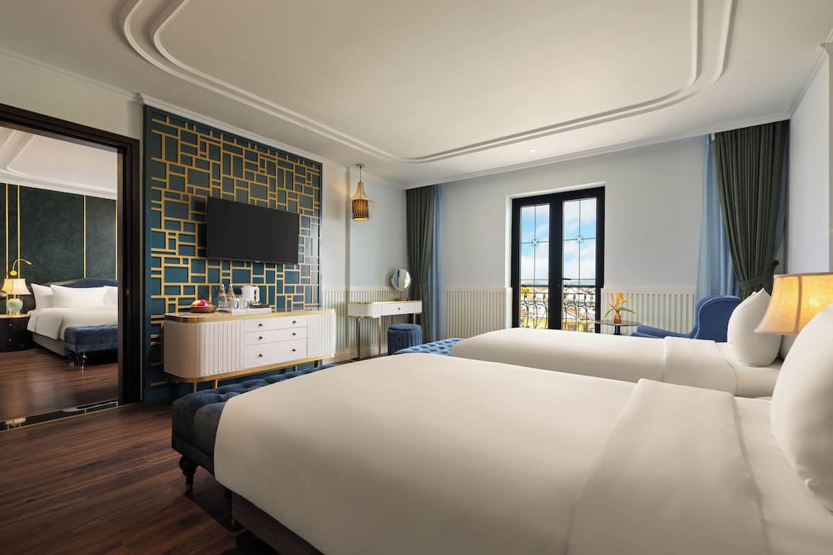 Premier Family Connect | Down duvets, minibar, in-room safe, desk