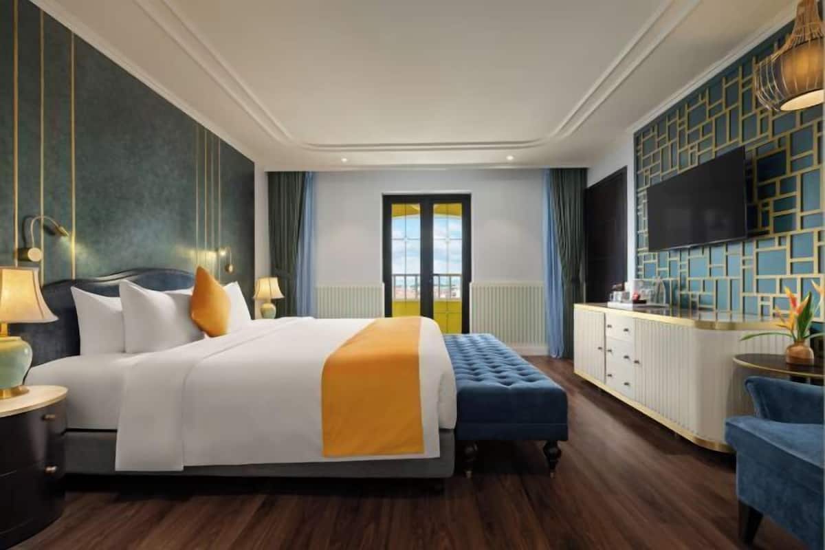 Down duvets, minibar, in-room safe, desk