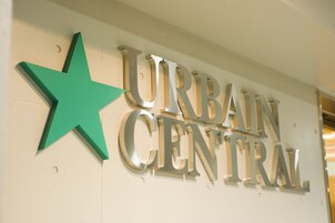 Ein Schild mit der Aufschrift "URBAN CENTRAL" und einem grünen Stern.