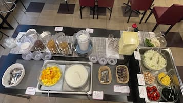 Desayuno japonés (JPY 1300 por persona)