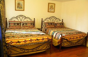 Pillow-top beds, individually decorated, individually furnished - Grand Motel (Williams)