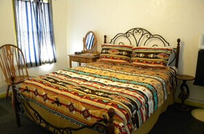 Standard Room, 1 King Bed - Grand Motel (Williams)
