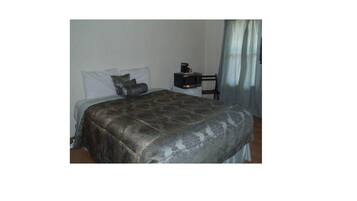 Standard Room, 1 Queen Bed