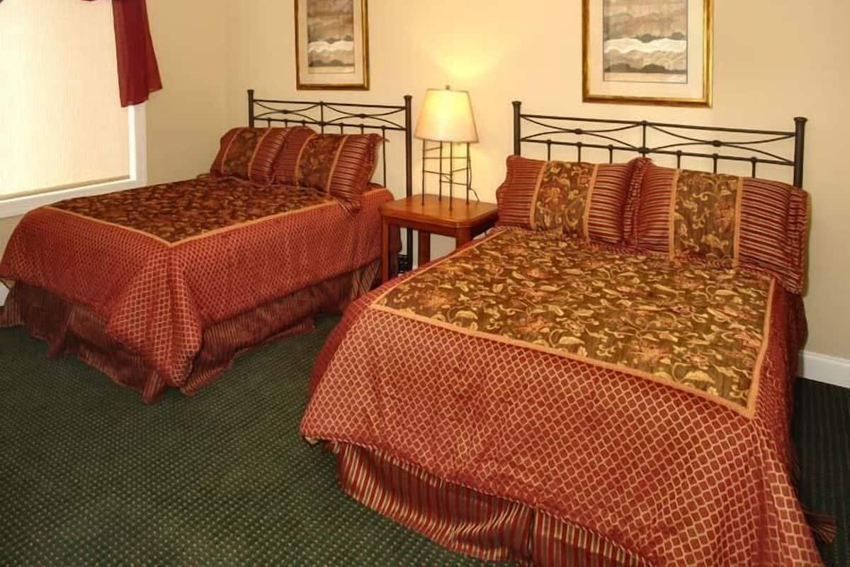 2 Bedroom Condo | Iron/ironing board, free WiFi, alarm clocks