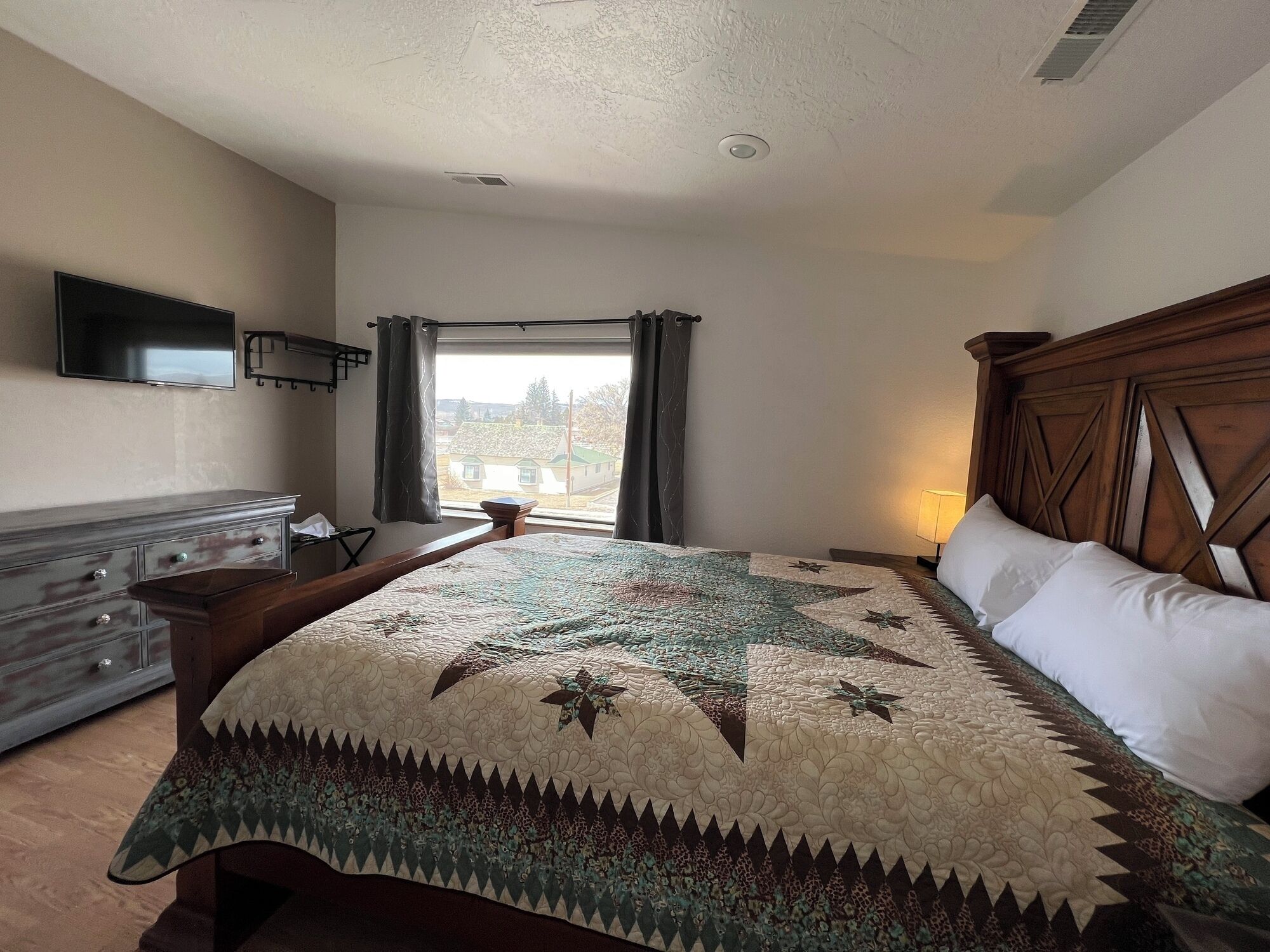 豪華公寓 | 高級寢具、記憶棉床墊、隔音、熨斗/熨衫板