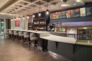 Daily cooked-to-order breakfast for a fee - Courtyard by Marriott Washington, DC/Foggy Bottom (Washington)